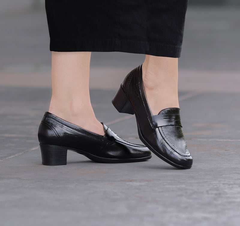 ELLIS Patent leather in black Penny Loafer Pump - lifestyle View