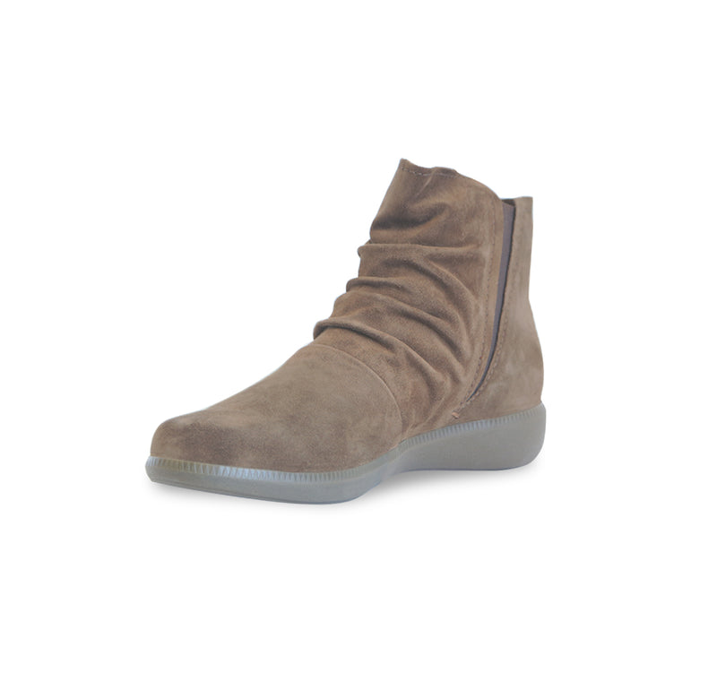 SCOUT ANKLE BOOT WITH HOOK & LOOP CLOSURE RUBBER SOLE IN TAN SUEDE - INSIDE VIEW