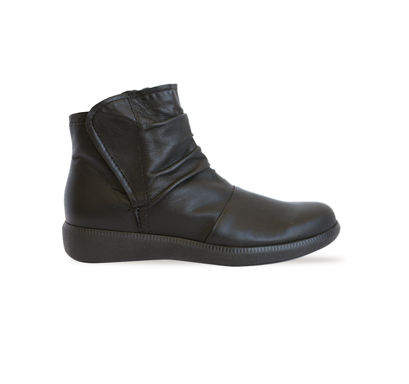 SCOUT ANKLE BOOT WITH HOOK & LOOP CLOSURE RUBBER SOLE IN BLACK SMOOTH LEATHER - SIDE VIEW