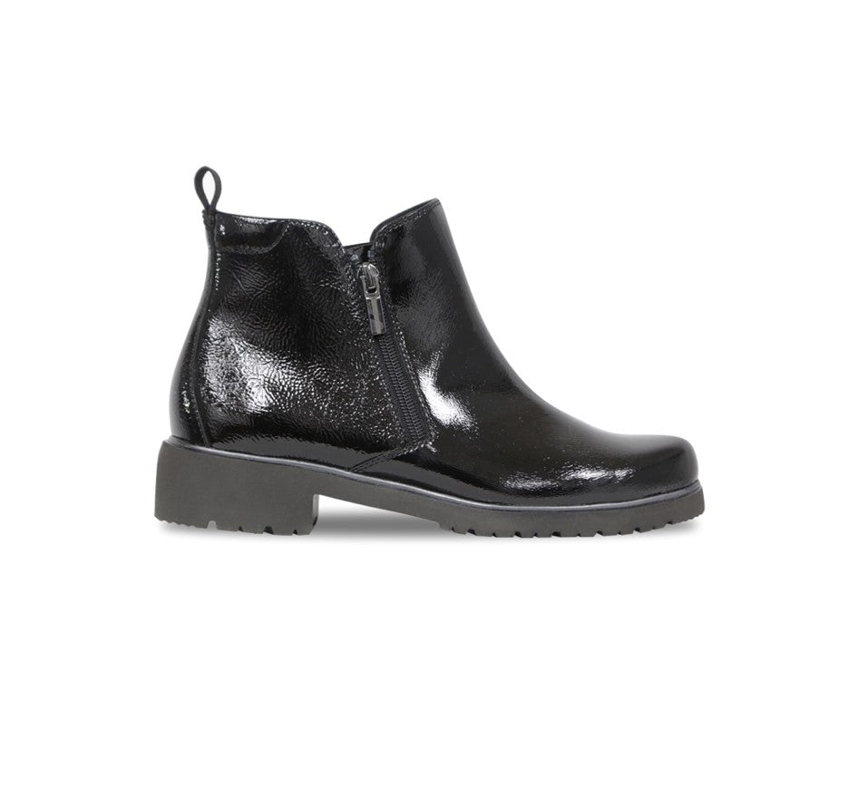 Munro Rourke ankle double zipper boot in black patent leather - SIDE VIEW