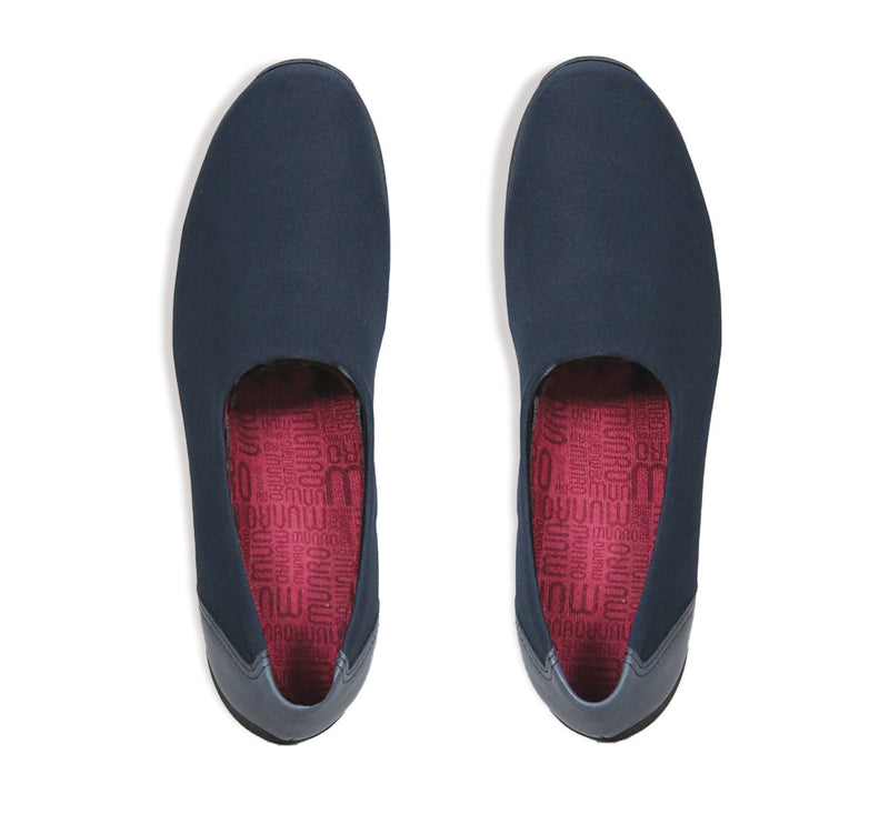 TRAVELER WALKING SHOE IN NAVY FABRIC AND LEATHER - Top View